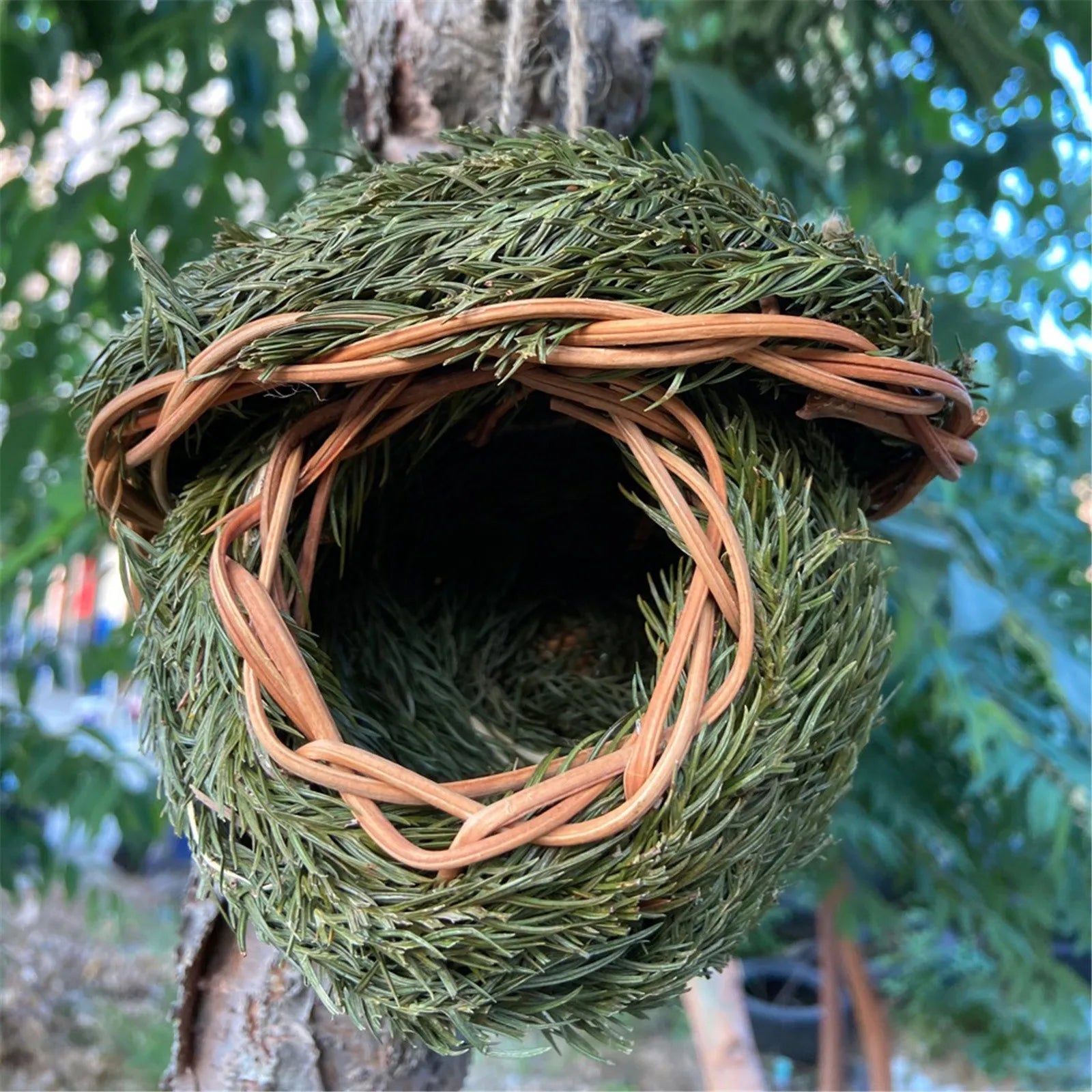 Handwoven Outdoor Natural Grass Hanging Birdhouse